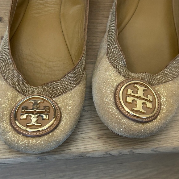 TORY BURCH LOGO BALLET FLATS DRESS SHOES GOLD SPARKLE SIZE 9.5 - Picture 9 of 10